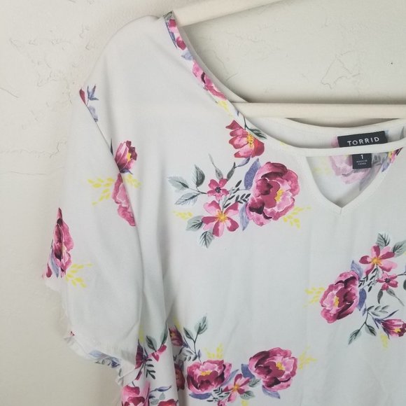 Torrid Women's Plus Size 1 Short Sleeve Cream Flor - Picture 2 of 7